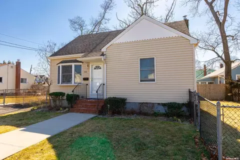 54 W Adams St, East Islip, NY 11730