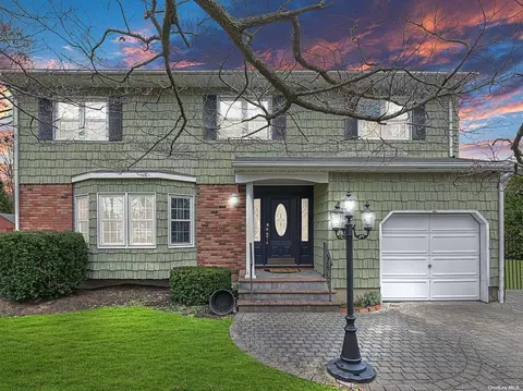 189 Oakland Ave, Miller Place, NY 11764