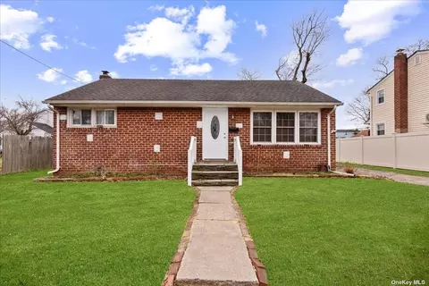 5 Penndale Dr, Amityville, NY 11701