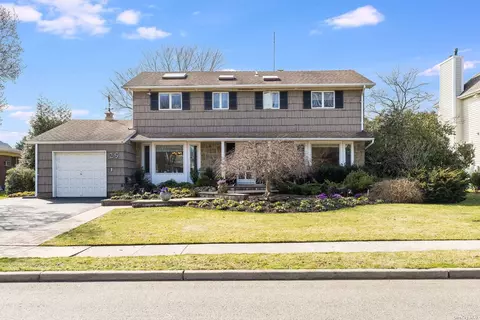 15 Montgomery Pl, Jericho, NY 11753