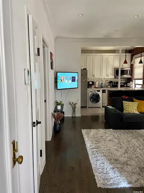 21-38 35 St #2F, Astoria, NY 11105