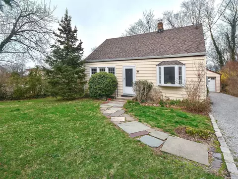 9 School St, Port Washington, NY 11050