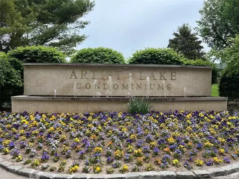 192 Artist Lake Dr #192, Middle Island, NY 11953