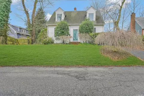 45 Glen Cove Dr, Glen Head, NY 11545