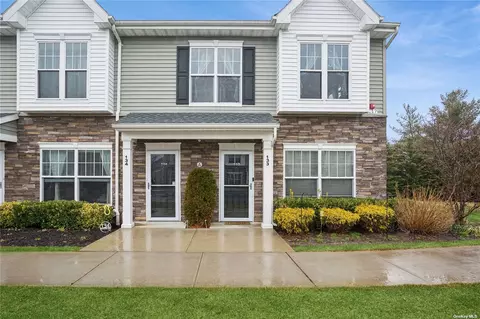 133 Weatherby Ln #133, Central Islip, NY 11722