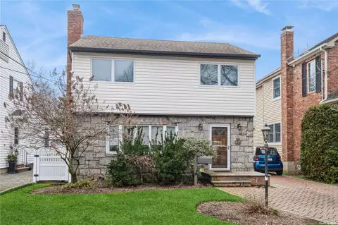 25 Adams St, Floral Park, NY 11001
