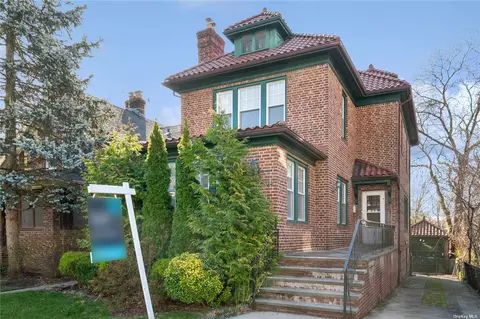 114-06 84th Ave, Richmond Hill, NY 11418
