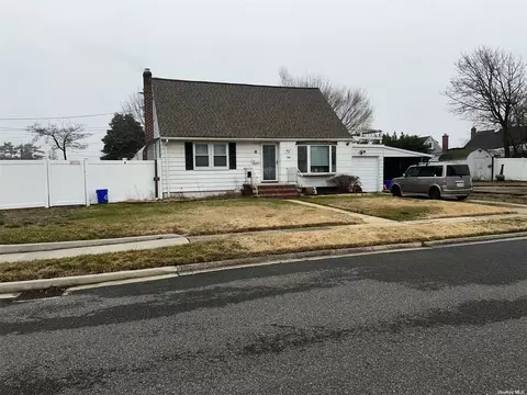 546 18th St, West Babylon, NY 11704