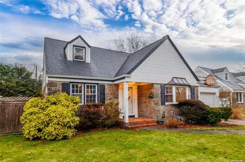 419 Woodbridge Rd, Rockville Centre, NY 11570