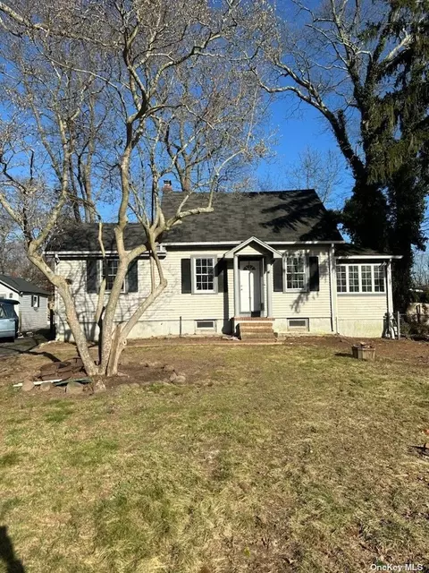 11 Harrison St, Rocky Point, NY 11778