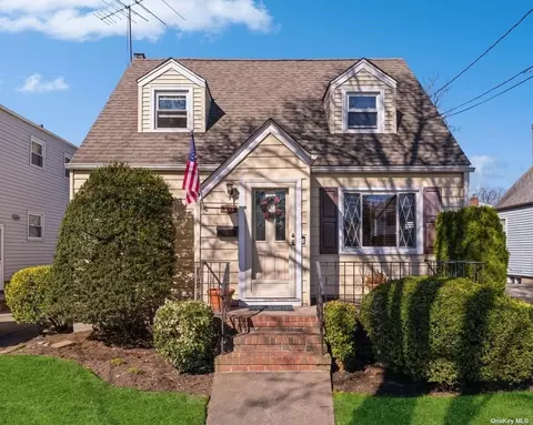 535 Stewart Ave, New Hyde Park, NY 11040