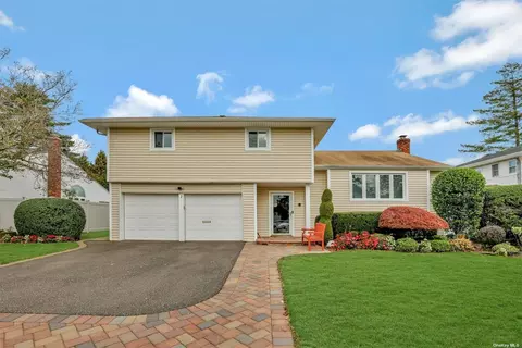 7 Chestnut Dr, Plainview, NY 11803