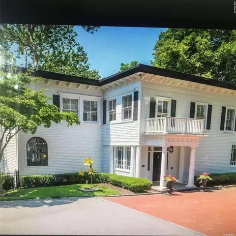 16 Sunset Rd, Great Neck, NY 11024