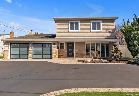 2943 Cheryl Rd, Merrick, NY 11566