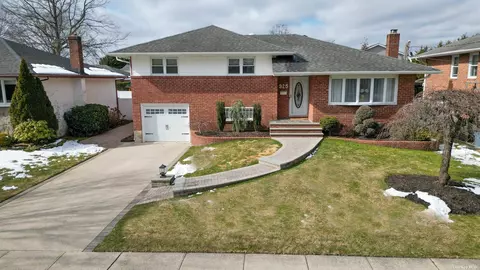 325 Brompton Rd, Garden City, NY 11530