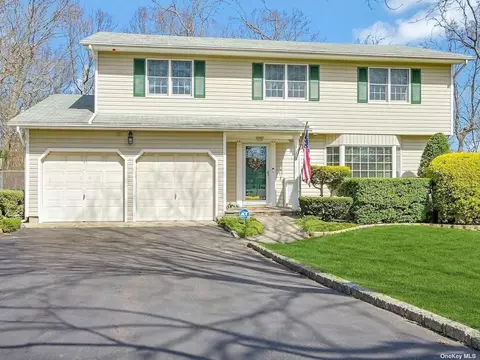5 Jordan Dr, Centereach, NY 11720