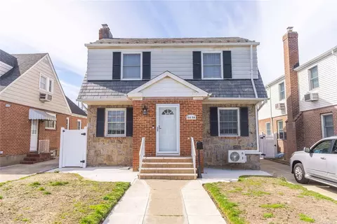 56-30 215th St, Bayside, NY 11364