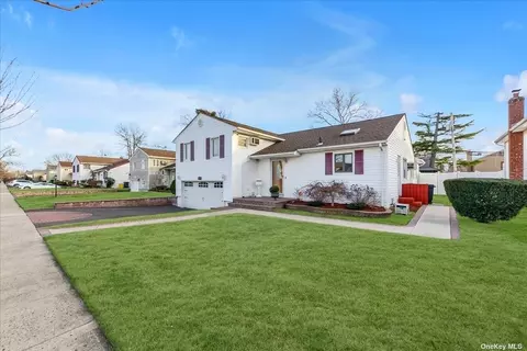 87 Forest Rd, Valley Stream, NY 11581