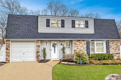 43 Bedford Ave, Port Jefferson Station, NY 11776