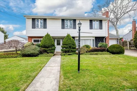 315 N Rutherford Ave, Massapequa, NY 11758