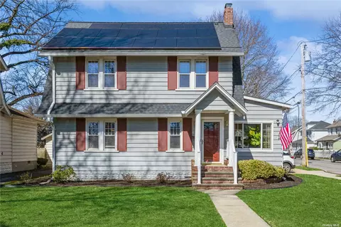 685 Saint Lukes Pl, North Baldwin, NY 11510