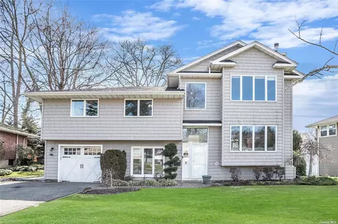 5 Devonshire Ct, Plainview, NY 11803