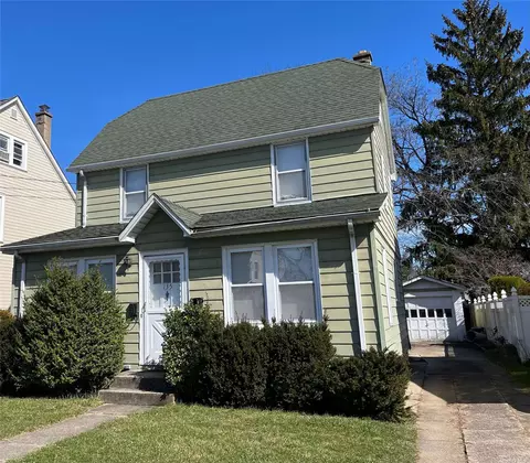 135 Broad St, Williston Park, NY 11596