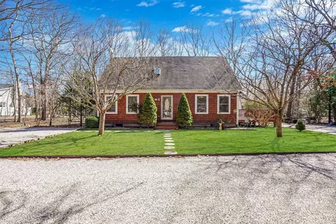 25 15th St, East Hampton, NY 11937