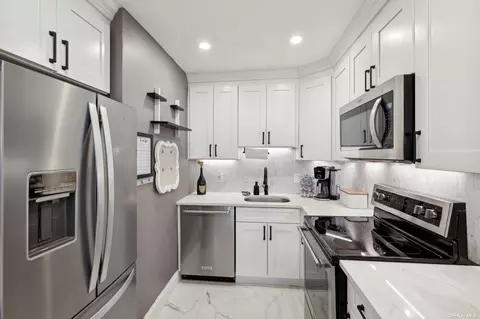 162-11 9th Ave #9D, Beechhurst, NY 11357