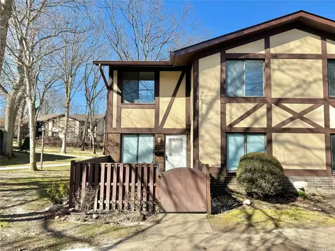 213 Cambridge Dr #213, Port Jefferson Station, NY 11776