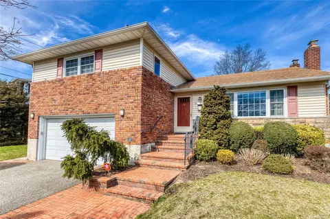 5 Evelyn Rd, Plainview, NY 11803