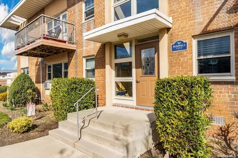 4 Rose St #4 C--1, Oceanside, NY 11572