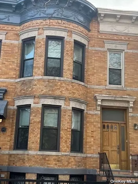 72-17 66th Pl, Glendale, NY 11385