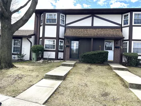 102 Quail Run Dr #102, Deer Park, NY 11729