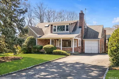 38 Vanderbilt Dr, Great Neck, NY 11020