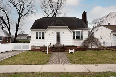 160 E Maujer St, Valley Stream, NY 11580