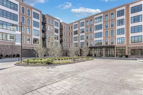100 Garvies Point Rd #1106, Glen Cove, NY 11542