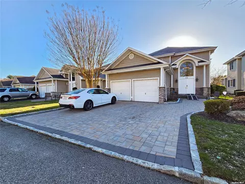 106 Redan Dr, Smithtown, NY 11787