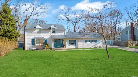 27 Woodhull Rd, East Setauket, NY 11733