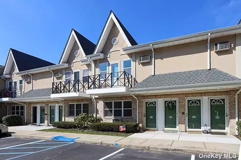 407 Cambridge Ct #407, Glen Cove, NY 11542