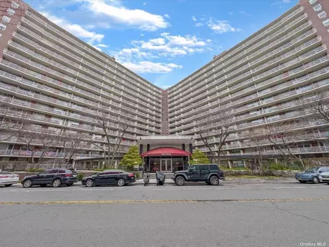 6115 97th St #8R, Rego Park, NY 11374