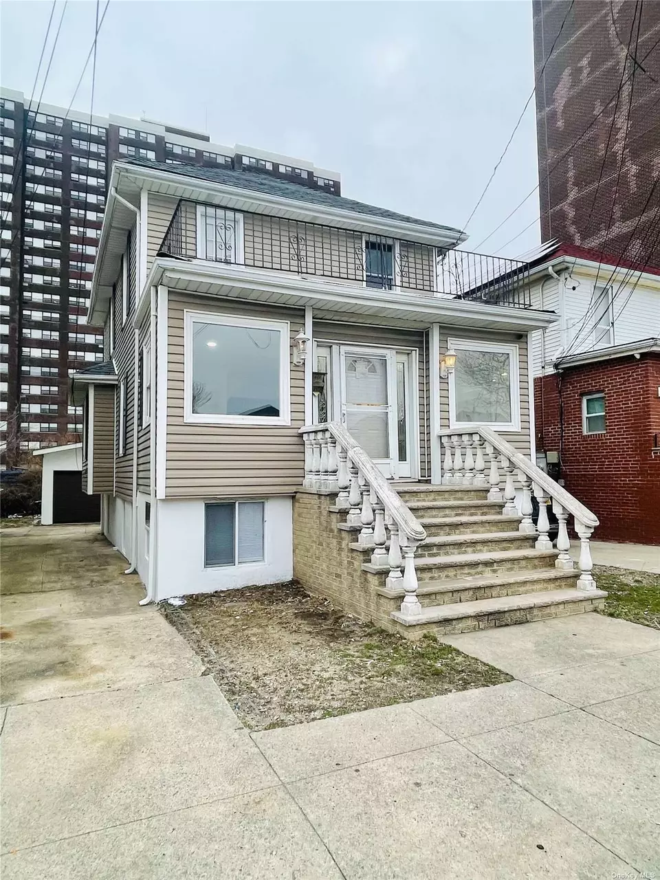 325 Beach 31st St, Far Rockaway, NY 11691 | 35 Photos - Movoto