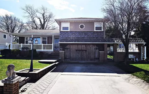 124 Greenwood Dr, Massapequa, NY 11758