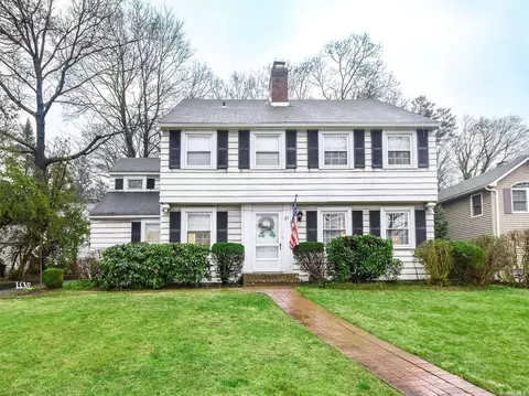 27 Beverly Rd, Port Washington, NY 11050