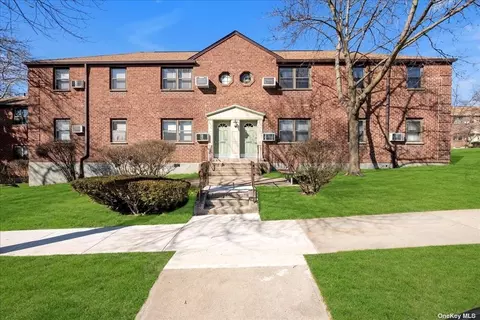 246-15 57th Dr #D-1, Little Neck, NY 11362