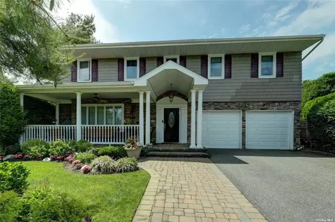 20 Carol St, Plainview, NY 11803