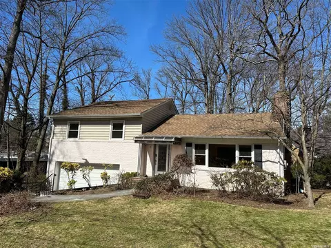 115 Shoreward Dr, Great Neck, NY 11021
