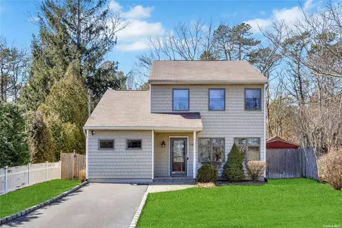 164 Lakeside Trl, Ridge, NY 11961