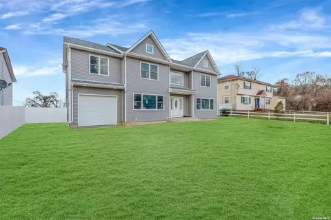 15 Birch St, Wyandanch, NY 11798