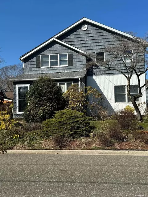 122 Longworth Ave, Woodmere, NY 11598